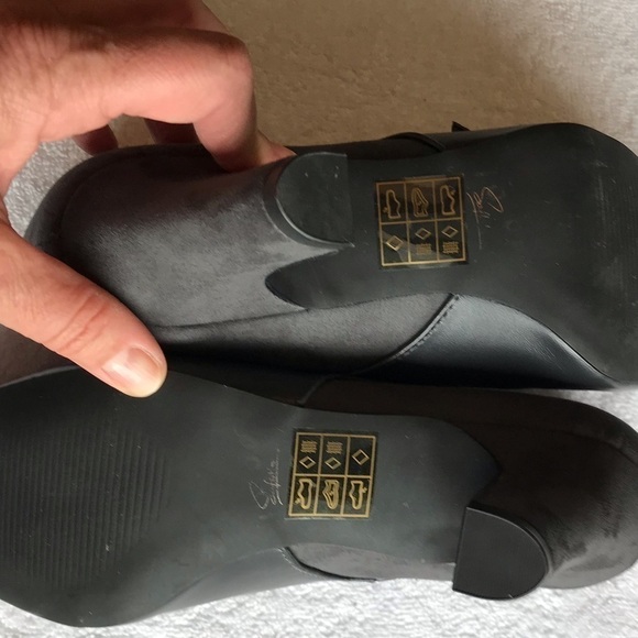 Soft Moc navy shoe bootie with small heel and strap. Suede and leather look. - Picture 7 of 10